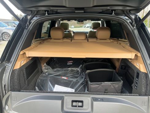 New 2026 Land Rover Range Rover Long Wheelbase SE AWD/4WD image 19