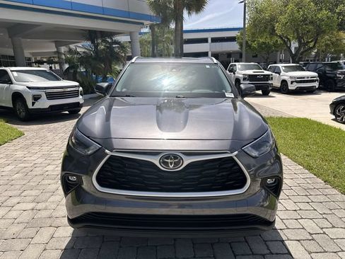 Used 2024 Toyota Highlander XLE FWD image 18