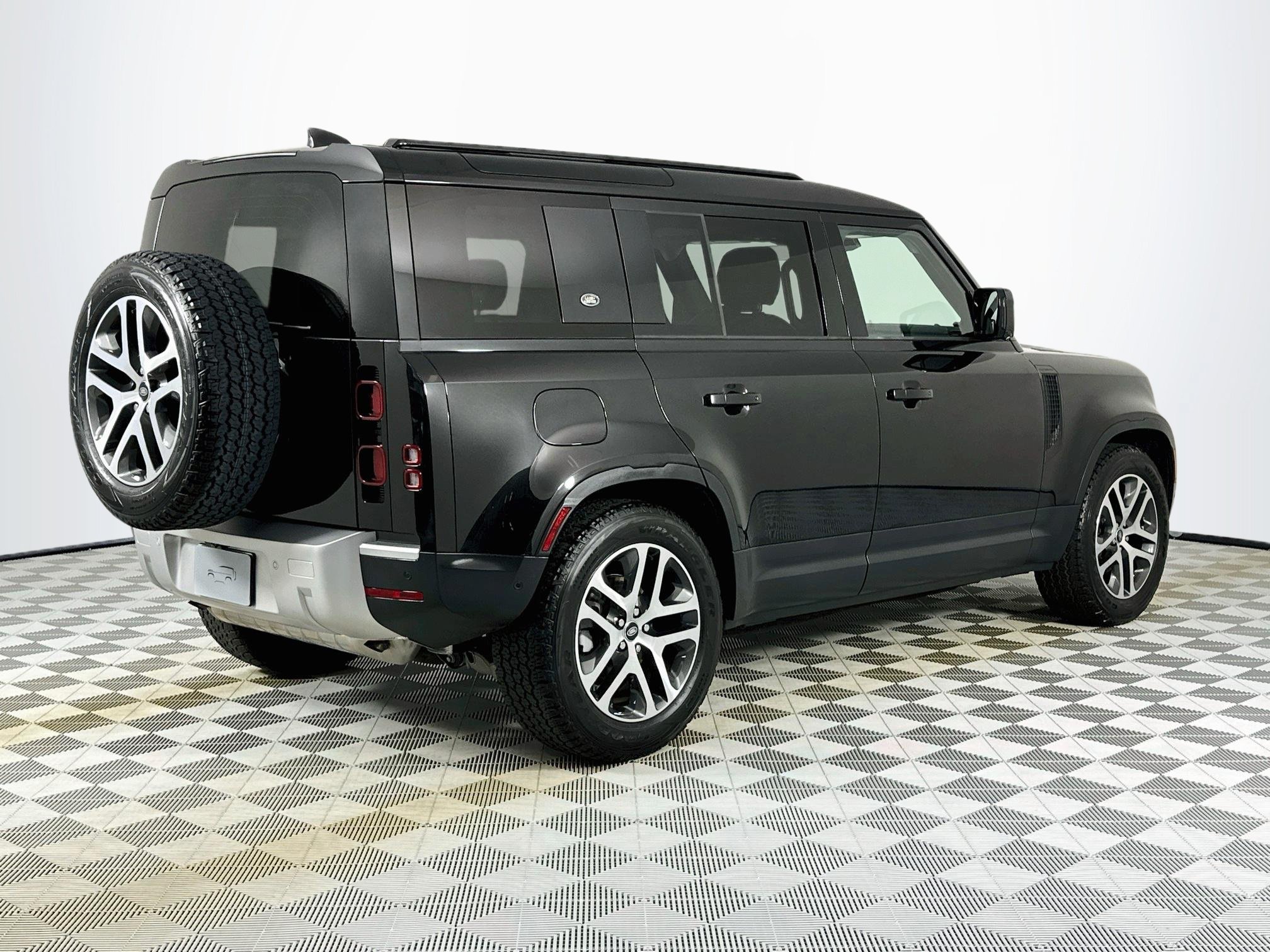 Certified 2024 Land Rover Defender 110 S AWD/4WD image 5