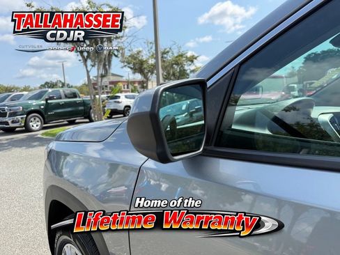 Used 2024 GMC Terrain SLE AWD/4WD image 12