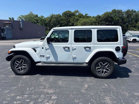 New 2025 Jeep Wrangler Unlimited Sahara image 2