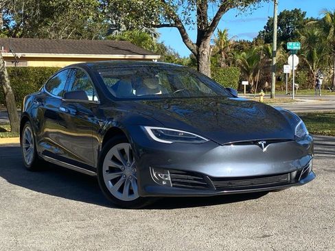 Used 2020 Tesla Model S Long Range Plus image 4