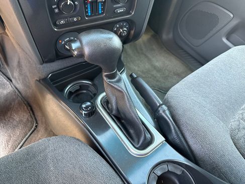 Used 2004 GMC Envoy XL SLE AWD/4WD image 17
