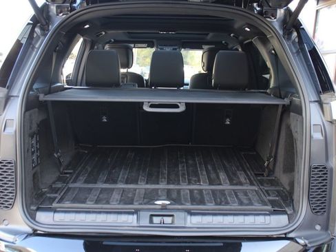 Certified 2025 Land Rover Discovery Dynamic SE image 45