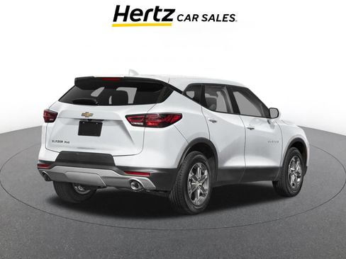 Used 2025 Chevrolet Blazer LT FWD image 2