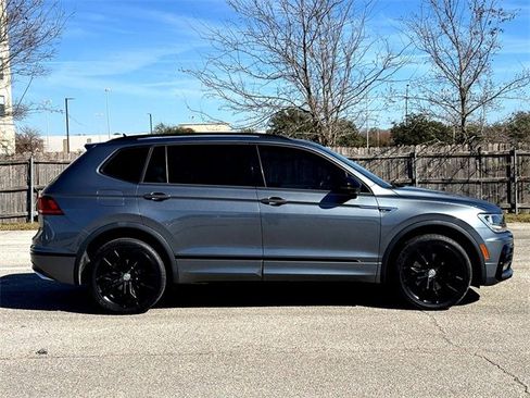 Certified 2020 Volkswagen Tiguan SE image 9