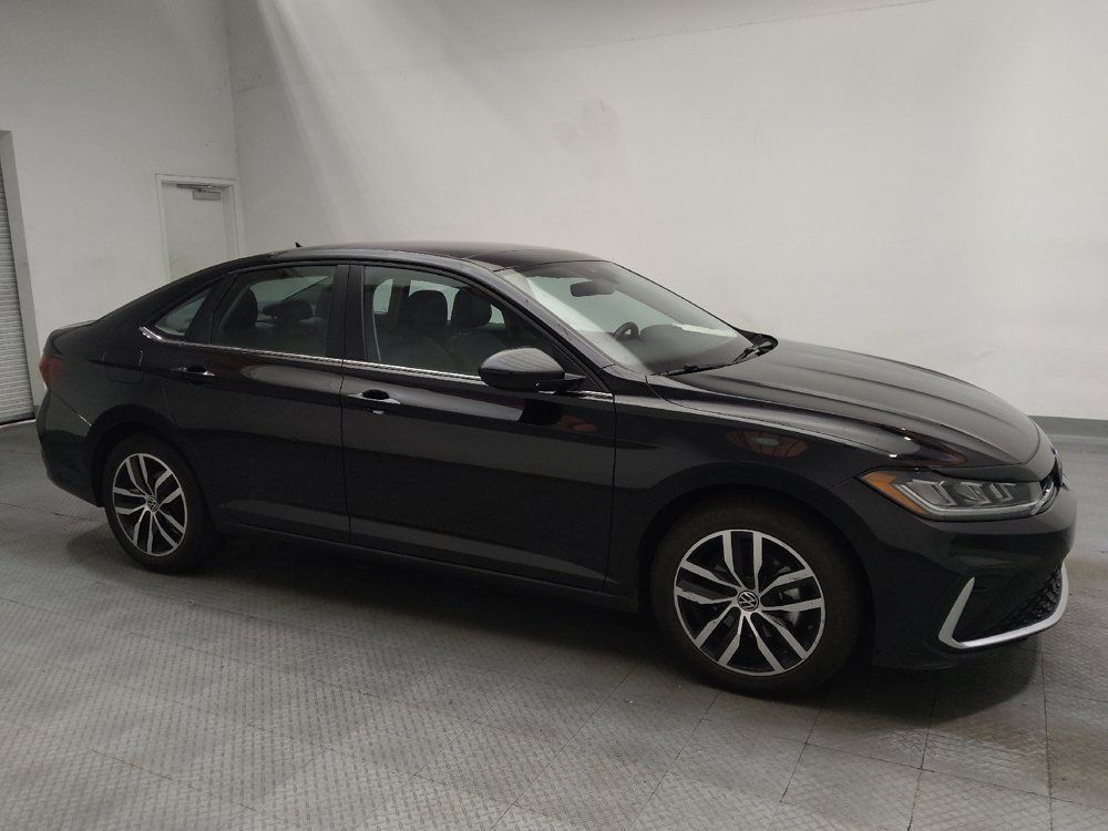 Used 2025 Volkswagen Jetta SE FWD image 11