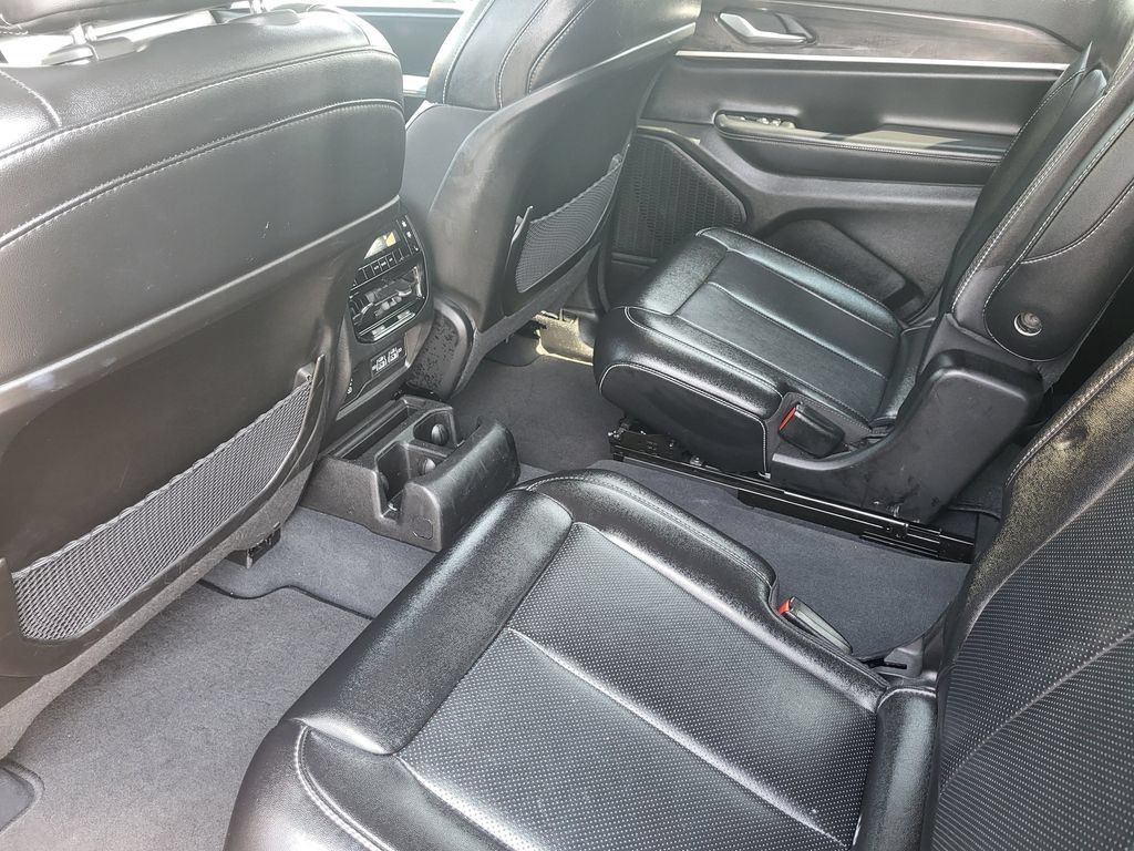 Used 2023 Jeep Grand Cherokee L Limited w/ Luxury Tech Group II RWD image 34