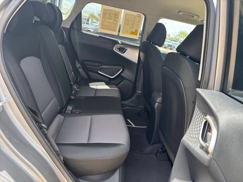 Used 2025 Kia Soul LX w/ LX Technology Package FWD image 23