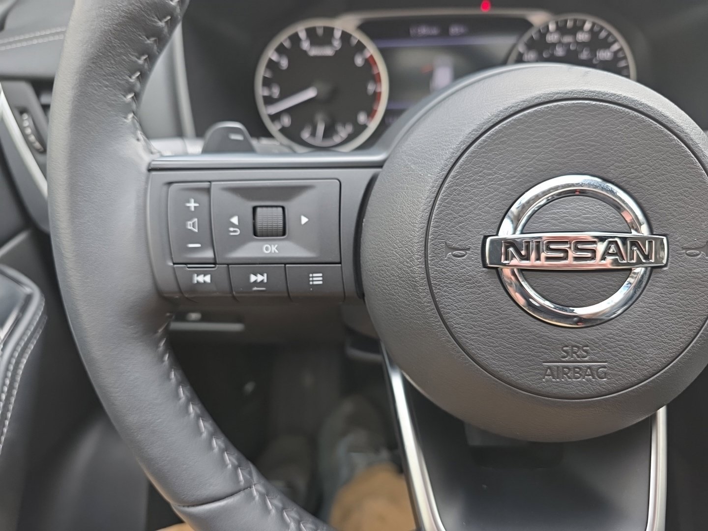 Used 2024 Nissan Rogue SV w/ SV Premium Package AWD/4WD image 18