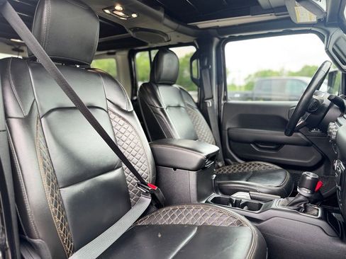 Used 2022 Jeep Wrangler Unlimited Sahara AWD/4WD image 12