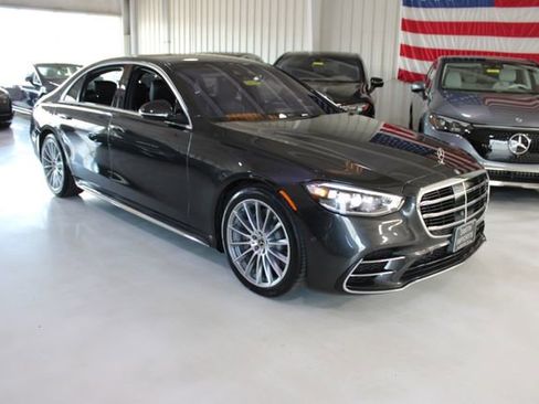 Used 2022 Mercedes-Benz S 500 4MATIC w/ AMG Line Package image 39