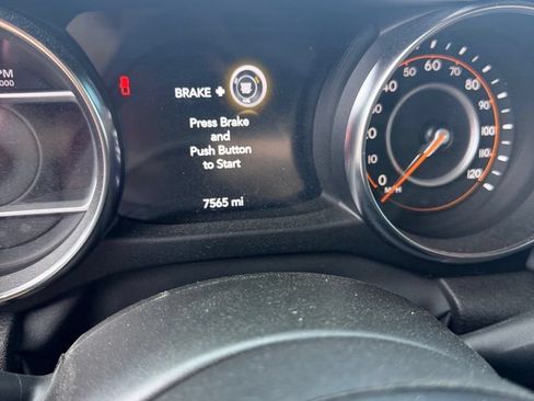 Used 2023 Jeep Gladiator Sport AWD/4WD image 21