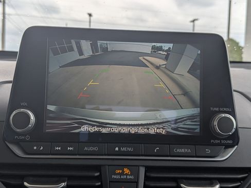 Used 2025 Nissan Altima 2.5 SV FWD image 16