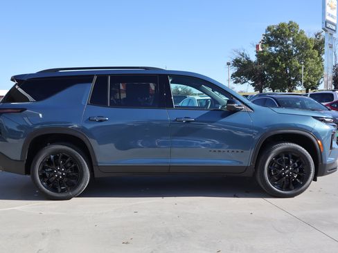 New 2026 Chevrolet Traverse LT w/ Midnight/Sport Edition image 3