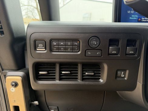 Used 2024 Chevrolet Brightdrop 400 w/ Commercial Equipment Package image 9