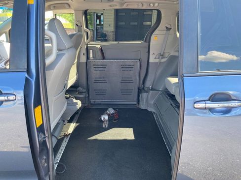 Used 2013 Toyota Sienna Limited w/ Premium Pkg FWD image 22