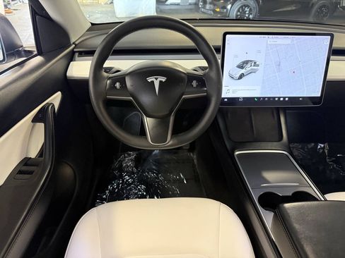 Used 2021 Tesla Model Y Long Range AWD/4WD image 19