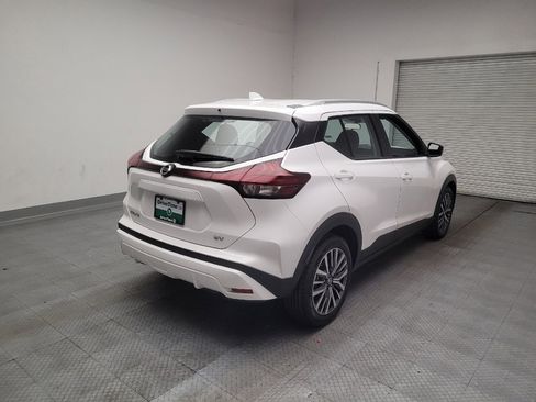 Used 2021 Nissan Kicks SV FWD image 9