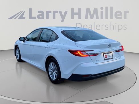 Used 2026 Toyota Camry LE FWD image 3