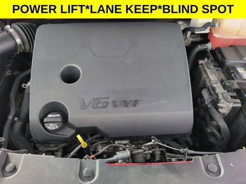 Used 2021 Chevrolet Traverse LT image 29