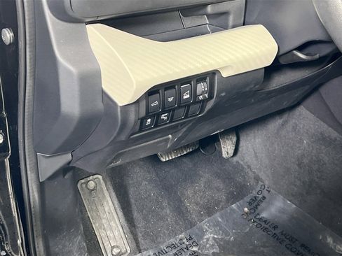 Used 2022 Subaru Ascent Premium w/ Convenience Package image 10