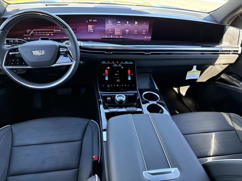 Used 2025 Cadillac Escalade ESV Sport image 18