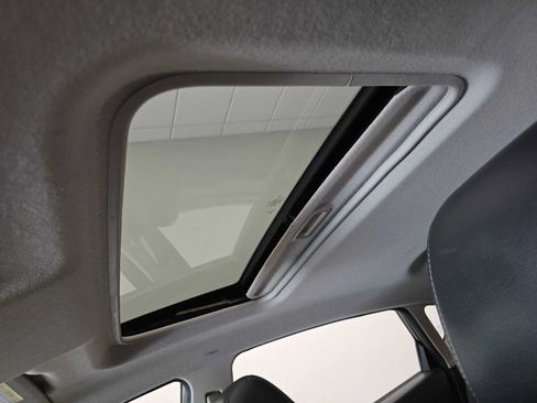 Used 2014 Ford Fiesta Titanium FWD image 21