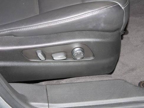 Used 2024 Cadillac XT4 Premium Luxury image 25