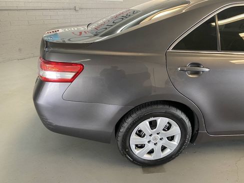 Used 2011 Toyota Camry LE FWD image 16