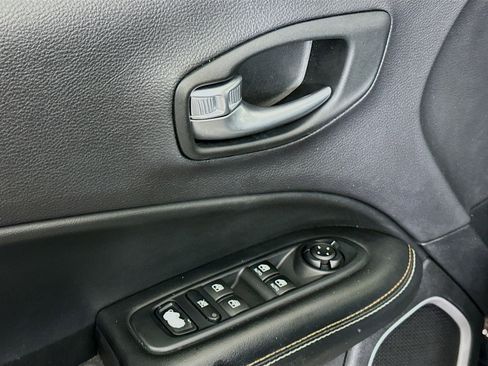 Used 2018 Jeep Compass Latitude w/ Popular Equipment Group image 15