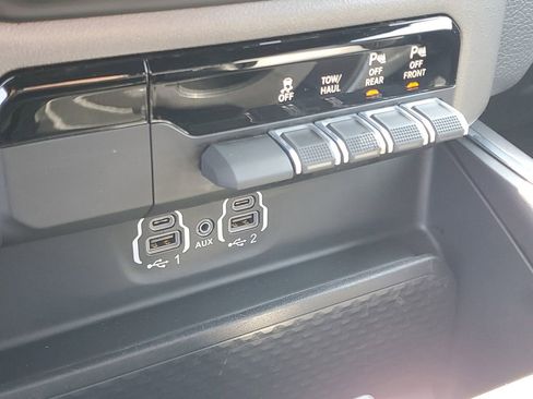 Used 2022 RAM 1500 Laramie w/ Sport Appearance Package image 33