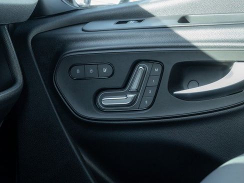 Used 2025 Mercedes-Benz Sprinter 2500 image 9