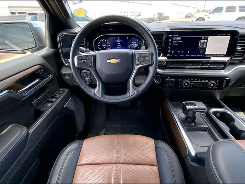 Used 2024 Chevrolet Silverado 1500 High Country w/ Technology Package AWD/4WD image 6