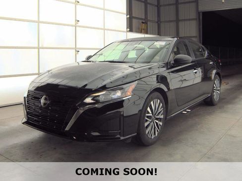 Used 2024 Nissan Altima 2.5 SV image 1