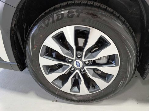 Used 2025 Subaru Outback Limited XT image 3