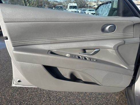 Used 2023 Hyundai Elantra SEL w/ Convenience Package image 21