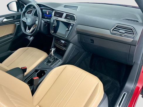 Certified 2024 Volkswagen Tiguan SE R-Line FWD image 15