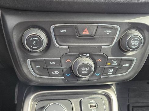 Used 2019 Jeep Compass Latitude AWD/4WD image 12