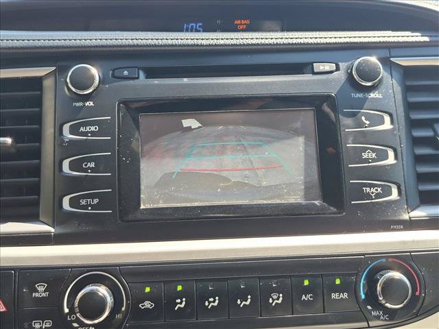 Used 2017 Toyota Highlander LE FWD image 13