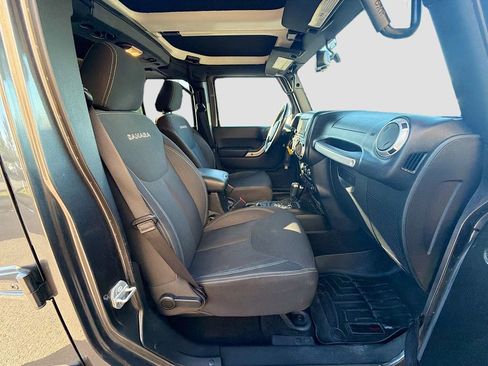 Used 2017 Jeep Wrangler Unlimited Sahara w/ Connectivity Group AWD/4WD image 14