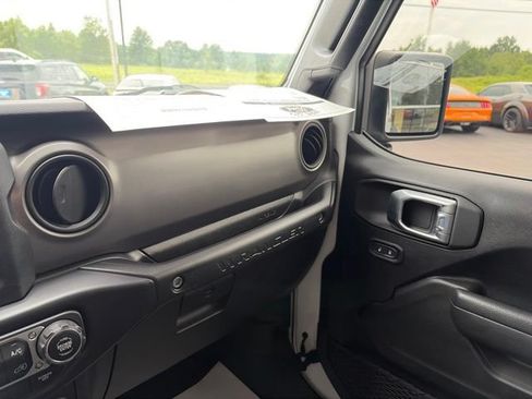Used 2022 Jeep Wrangler Unlimited Sport AWD/4WD image 22