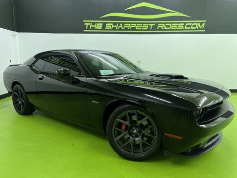 Used 2018 Dodge Challenger R/T RWD image 1