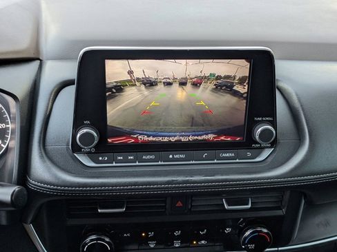 Used 2023 Nissan Rogue S image 22