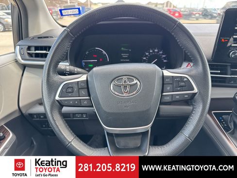 Used 2024 Toyota Sienna XLE image 16