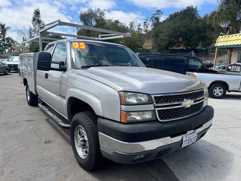 Used 2005 Chevrolet Silverado 2500 LS RWD image 1