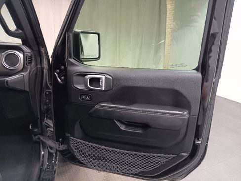 Used 2020 Jeep Wrangler Unlimited Sahara image 7