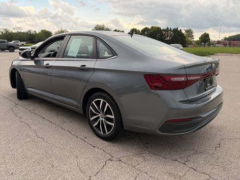 Used 2025 Volkswagen Jetta SE FWD image 5