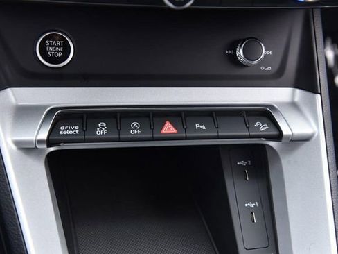 Used 2023 Audi Q3 2.0T Premium w/ Convenience Package image 16