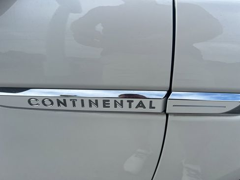 Used 2020 Lincoln Continental Reserve image 13